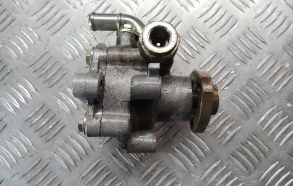 Volkswagen Golf IV Power steering pump 1J0422154S