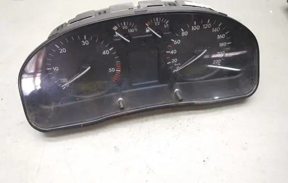 Volkswagen PASSAT B5 Speedometer (instrument cluster) 3B0919880D