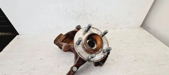 Ford Focus Front wheel hub BV613K170DNB
