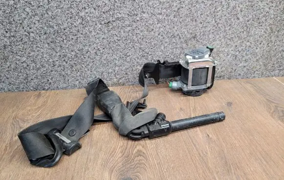 Volvo V60 Front seatbelt 616155800