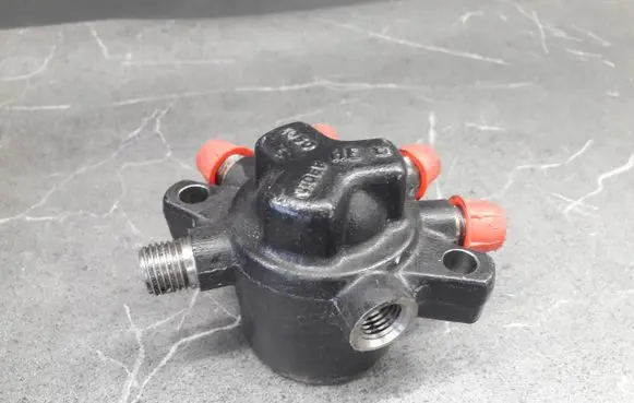 Ford Focus Fuel distributor R9144Z070A