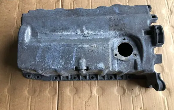Volkswagen Touran I Oil sump 06A103603R