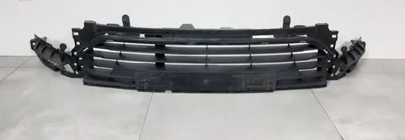 Renault Clio IV Front bumper lower grill 622547652R