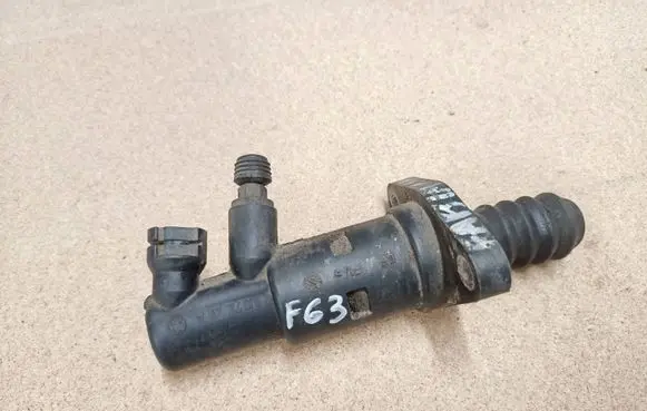 Skoda Fabia Mk1 (6Y) Clutch master cylinder 1J0721261A