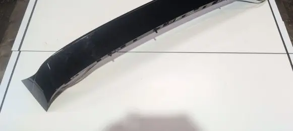 Tailgate/trunk spoiler
