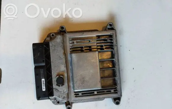 Hyundai i30 Engine control unit/module 391122b220