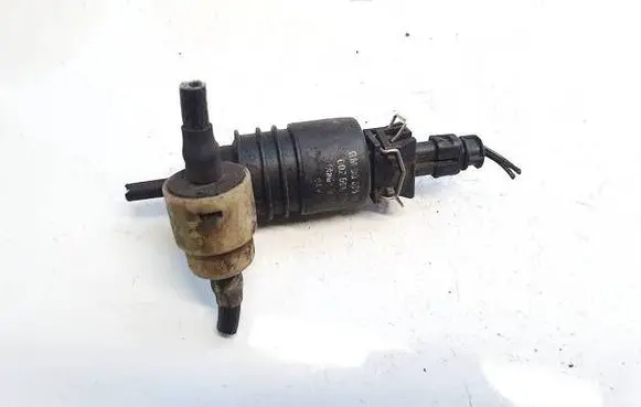 Opel Astra F Windscreen/windshield washer pump