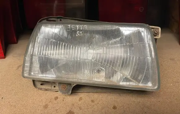 Volkswagen Jetta II Headlight/headlamp 301129050