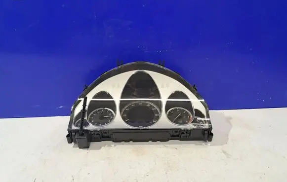 Mercedes-Benz E C207 W207 Speedometer (instrument cluster) A2129005104 A2125401548