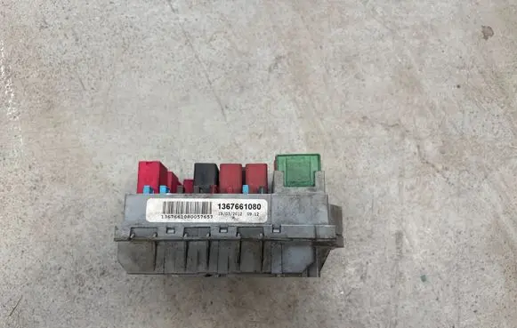 Peugeot Boxer Fuse module 1367661080 6108005765