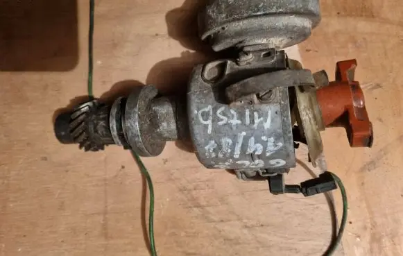 Mitsubishi Colt Spark distributor cap 