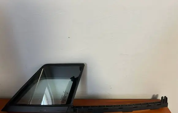Renault Captur Front door window glass four-door 802622924R