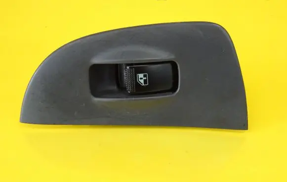 Hyundai Elantra Electric window control switch 935762D000