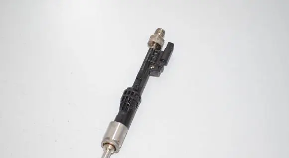 BMW 5 F10 F11 Fuel injector 7597870 13647597870