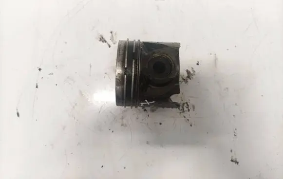 Audi A4 S4 B5 8D Piston 