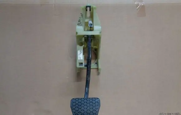 BMW 7 E65 E66 Brake pedal 6752517