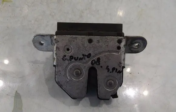Tailgate/trunk/boot lock/catch/latch