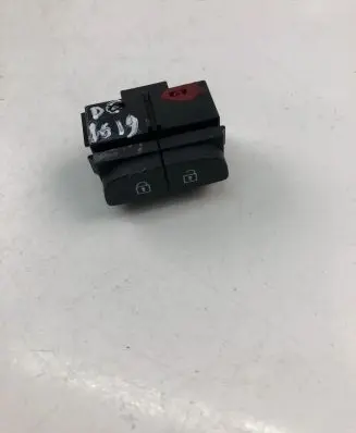 Volvo XC40 Central locking switch button 31456156