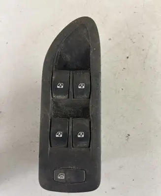 Renault Laguna II Electric window control switch 8200397300 820039730