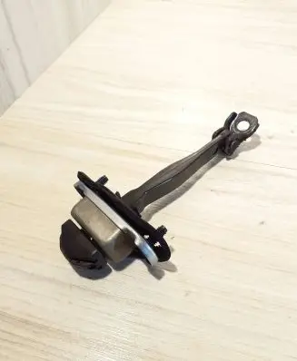Dacia Spring Rear door check strap stopper