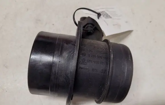 Skoda Octavia Mk2 (1Z) Mass air flow meter 0281002461 074906461B