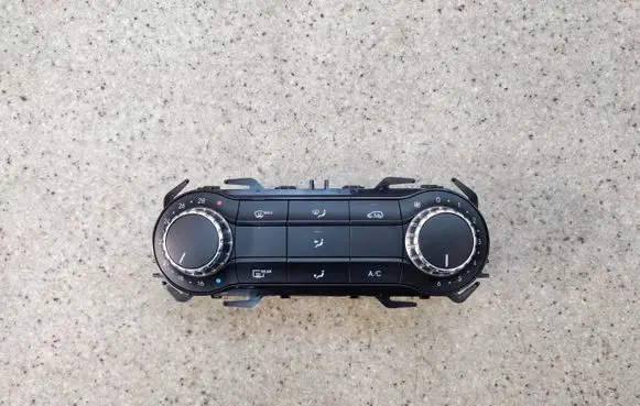 Mercedes-Benz A W176 Climate control unit A246900440557 A2469004405