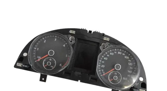 Volkswagen PASSAT B7 Speedometer (instrument cluster) 3AA920970J