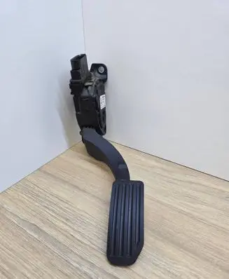 Volvo V60 Accelerator throttle pedal 31329371 6PV01083430 C95YE03