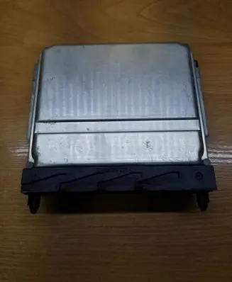 Volvo V70 Engine control unit/module 08667710A