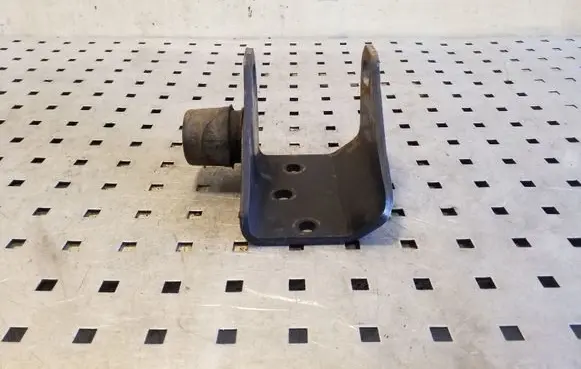 Toyota Corolla Verso E121 Engine mounting bracket
