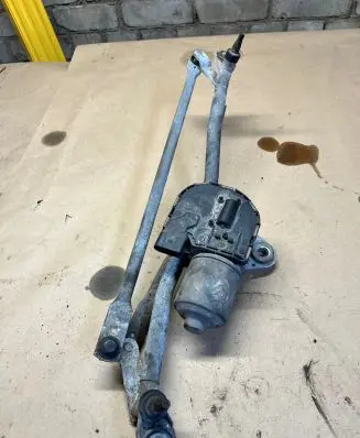 Audi A6 S6 C6 4F Front wiper linkage and motor 4F2955119 0390241773 0507143