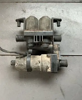 BMW 5 E39 Coolant heater control valve 8372004 1147412119