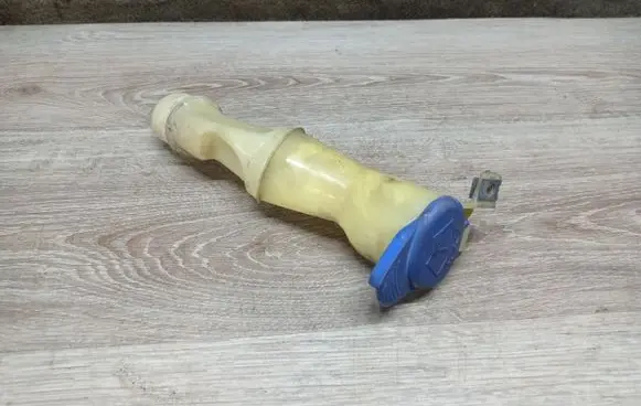 Volvo S60 Window washer liquid tank fill tube 9178568 8620951