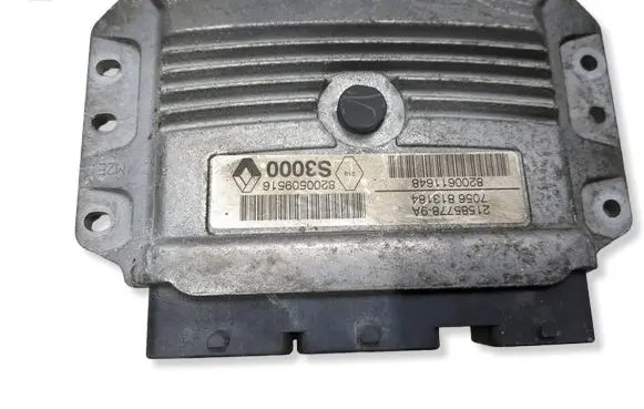 Renault Megane II Engine control unit/module 215857789A 8200611648 8200509516