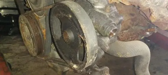 Mazda 323 F Power steering pump