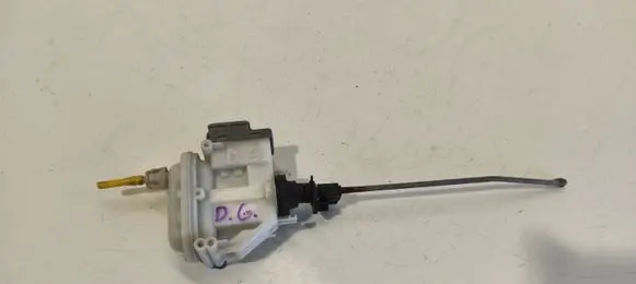 Volkswagen PASSAT B4 Central locking vacuum pump 