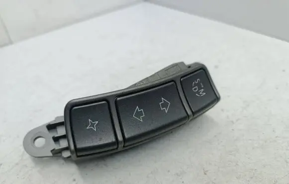 BMW 7 E65 E66 Steering wheel buttons/switches 6911586 555288500 03746710