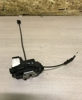 Renault Clio III Front door lock
