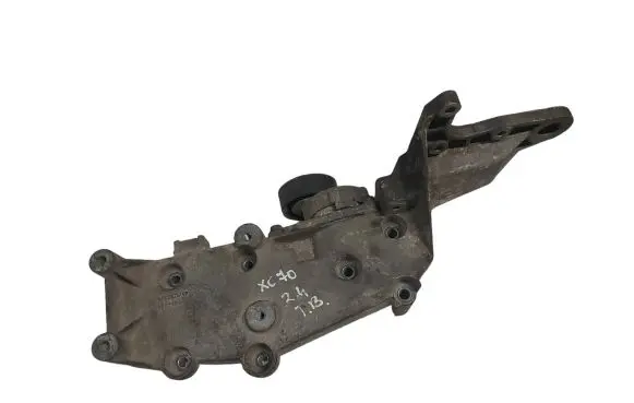Volvo XC70 Engine mounting bracket 9497106