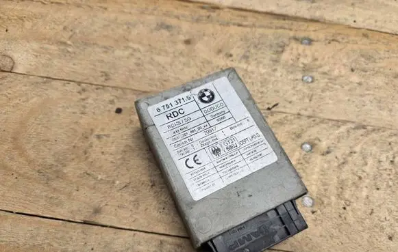BMW 5 E39 Tire pressure control unit 6751371