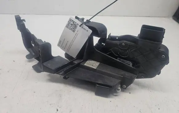 Jaguar XF X250 Front door lock 6W8A21812GD