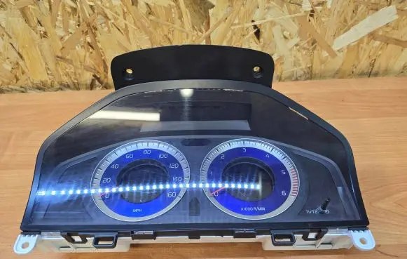 Volvo V70 Speedometer (instrument cluster) 36002726 30733368 69399690U