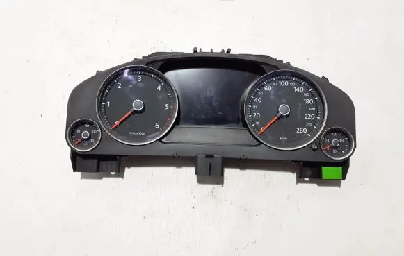 Volkswagen Touareg II Speedometer (instrument cluster) 7P6920881N