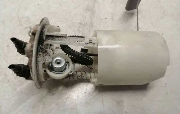 Peugeot 206 CC In-tank fuel pump 700468140