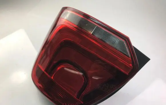 Tailgate rear/tail lights
