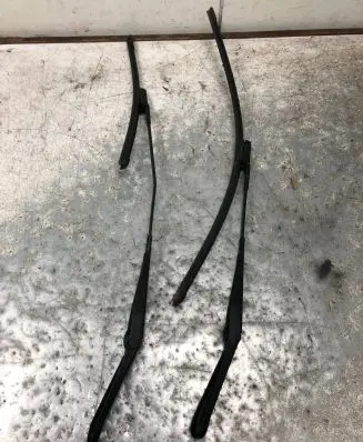 Ford Fiesta Front wiper blade arm 8A61-17526-BB 8A61-17526-AB