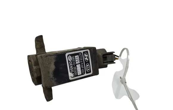 Hyundai Santa Fe Windscreen/windshield washer pump 985103E000