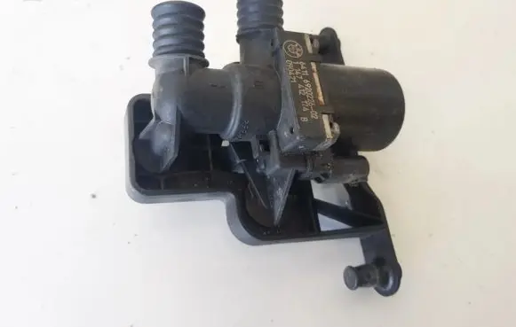 BMW 5 E60 E61 Coolant heater control valve 1147412174 64116920226-02