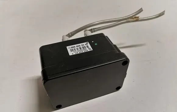 Mercedes-Benz E C207 W207 Central locking vacuum pump 0008003348