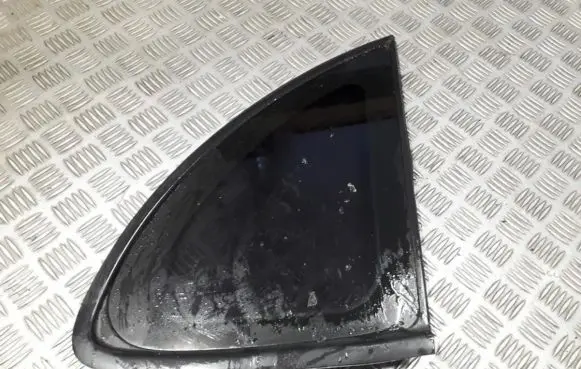 Nissan Almera Tino Rear side window